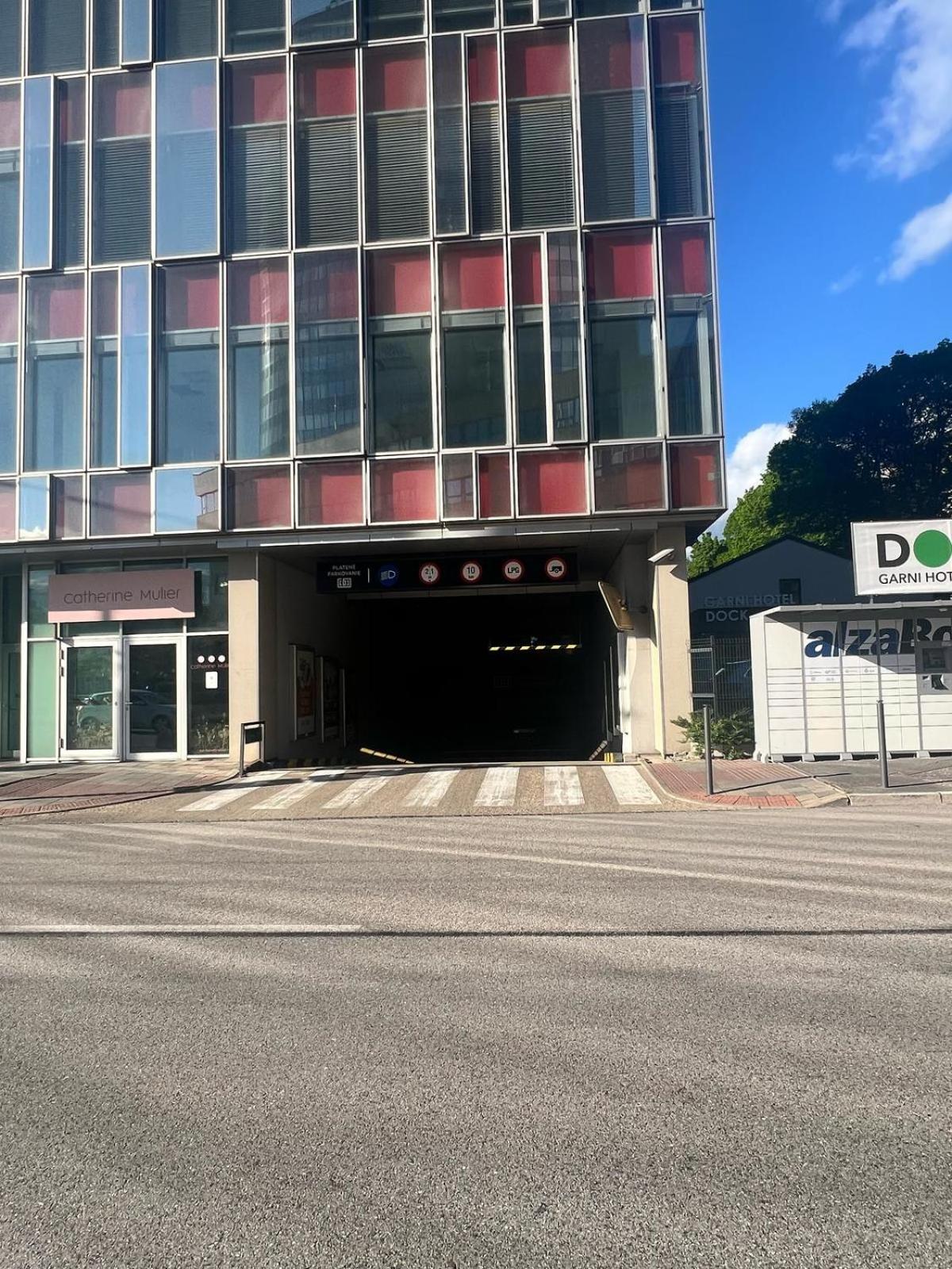 Garni Hotel Dock ברטיסלאבה מראה חיצוני תמונה